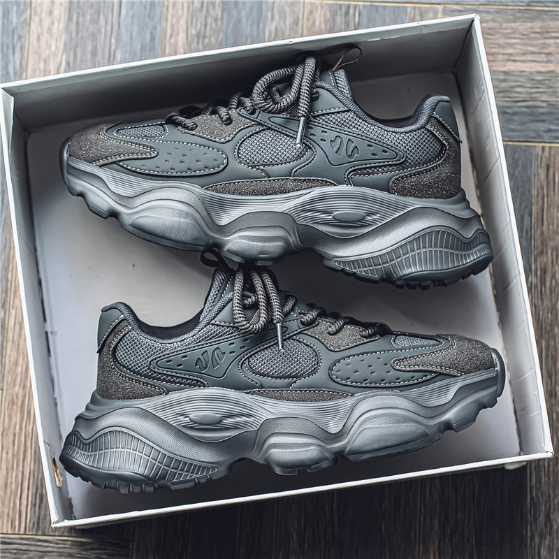 Chunky Soled Dad Sneakers With A Mesh Upper For A Casual Sporty Look foto 2