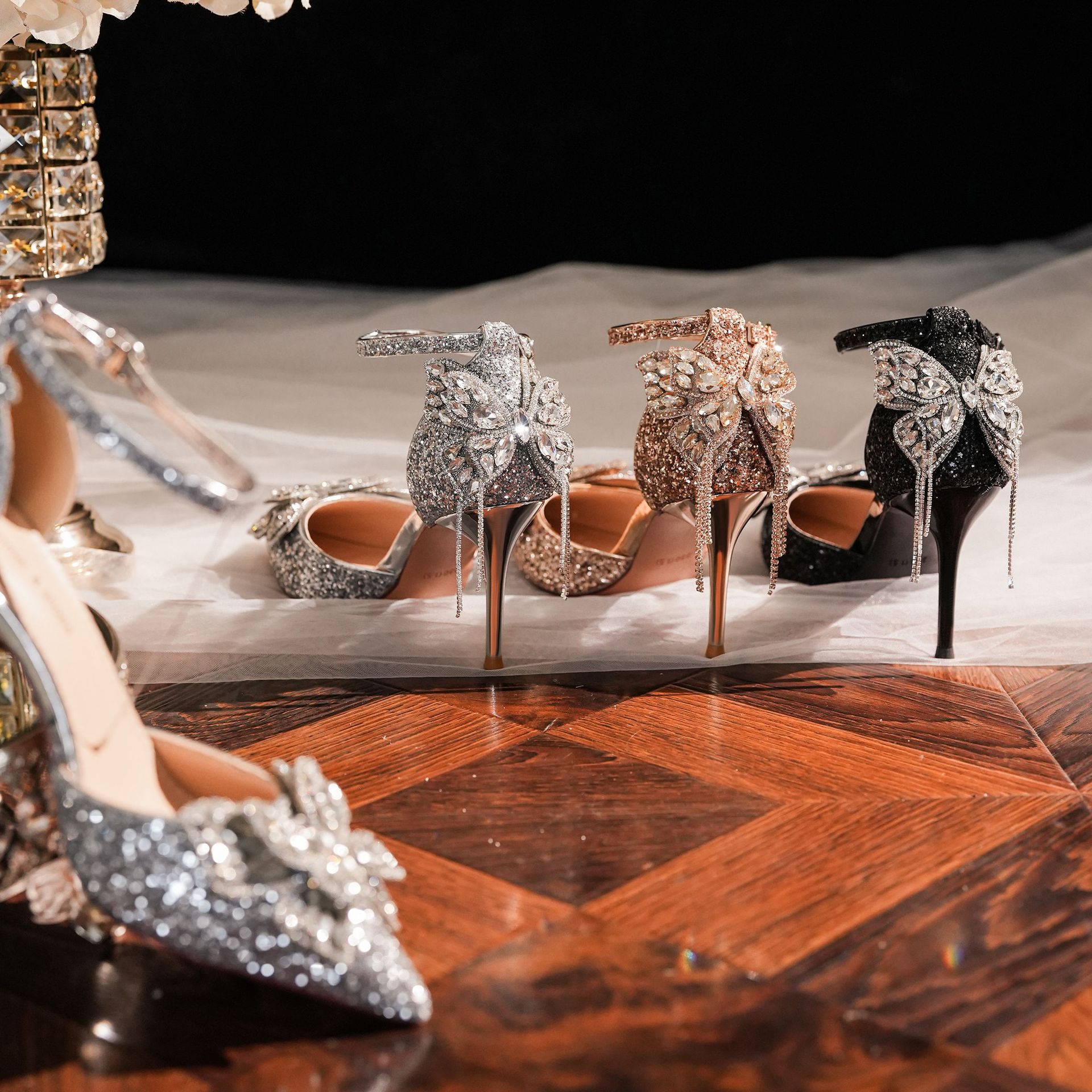 Sequin Rhinestones Bow Tassel Hollowed Sandals foto 2
