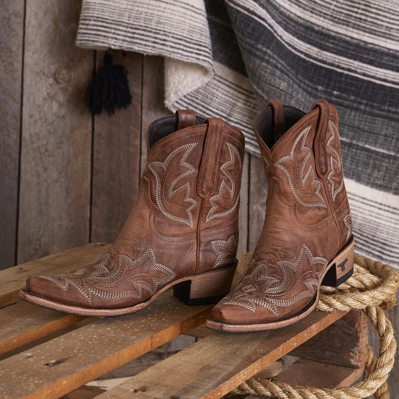 Women's Embroidered Pointed Leather Boots In Plus Size foto 4