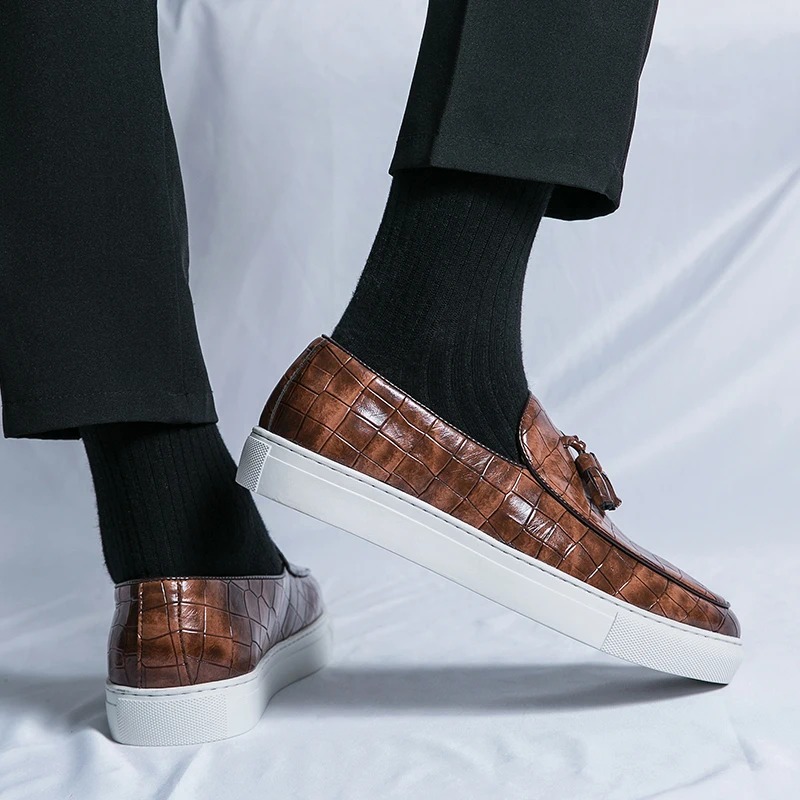 Plus Size Tassle Fashion Leather Shoes Men's Business Casual Sneakers foto 2