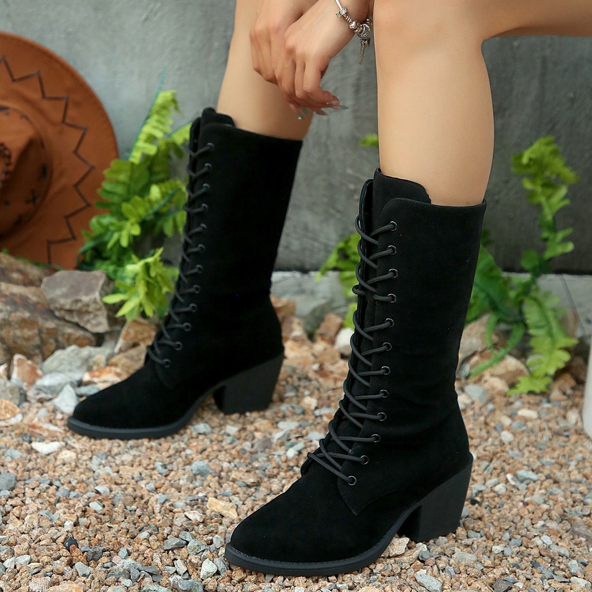Mid-calf Fashion Suede Lace-up Pointed Chunky Heel Women's Boots foto 4