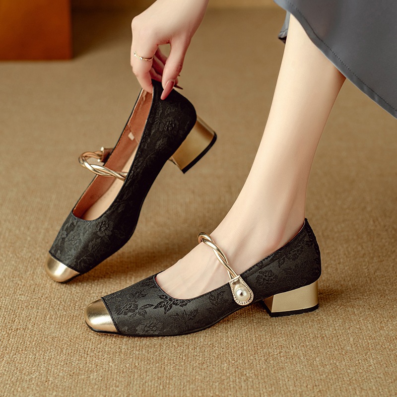 Women's Retro Plus-Size Chunky-Heel Pumps foto 4