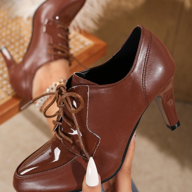 Womens Deep-V-cut Pointed-toe High-heeled Bootsversatile And Easy To Style foto 3