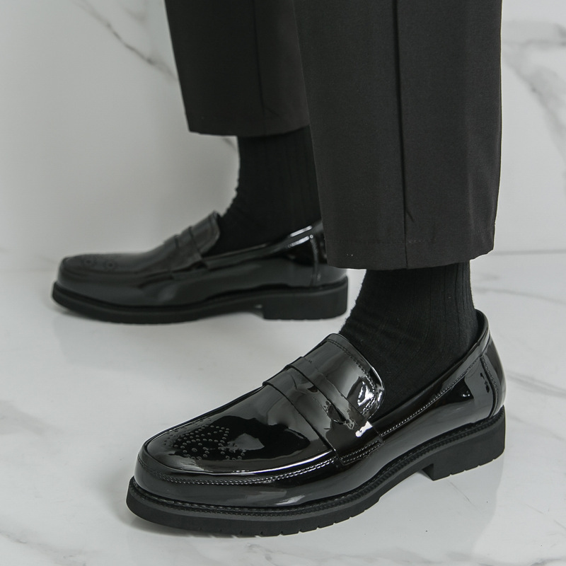 Autumn Men's Glossy Carved Leather Shoes foto 4