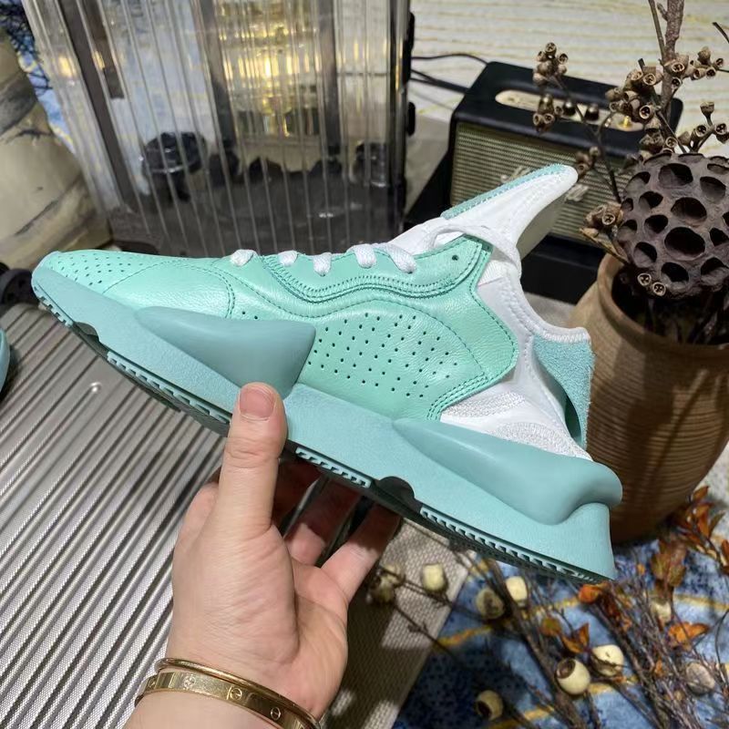 Leather Perforated Breathable Casual Wear-resistant Running Shoes foto 3