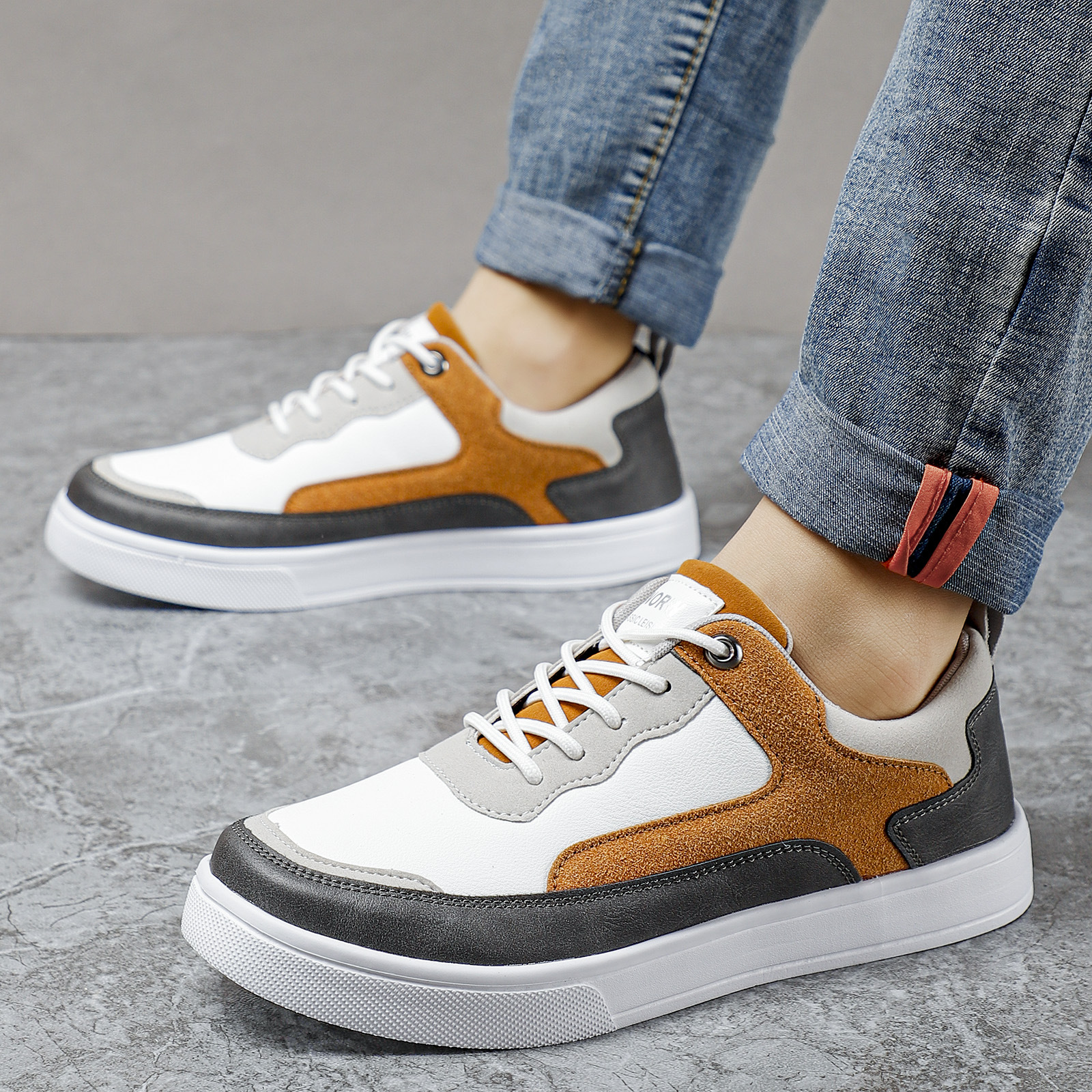 Men's Stylish And Lightweight Leather Surface Color Matching Casual Shoes foto 4