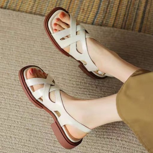 Women's Patent Leather Low Heel Square Toe Beach Sandals foto 4
