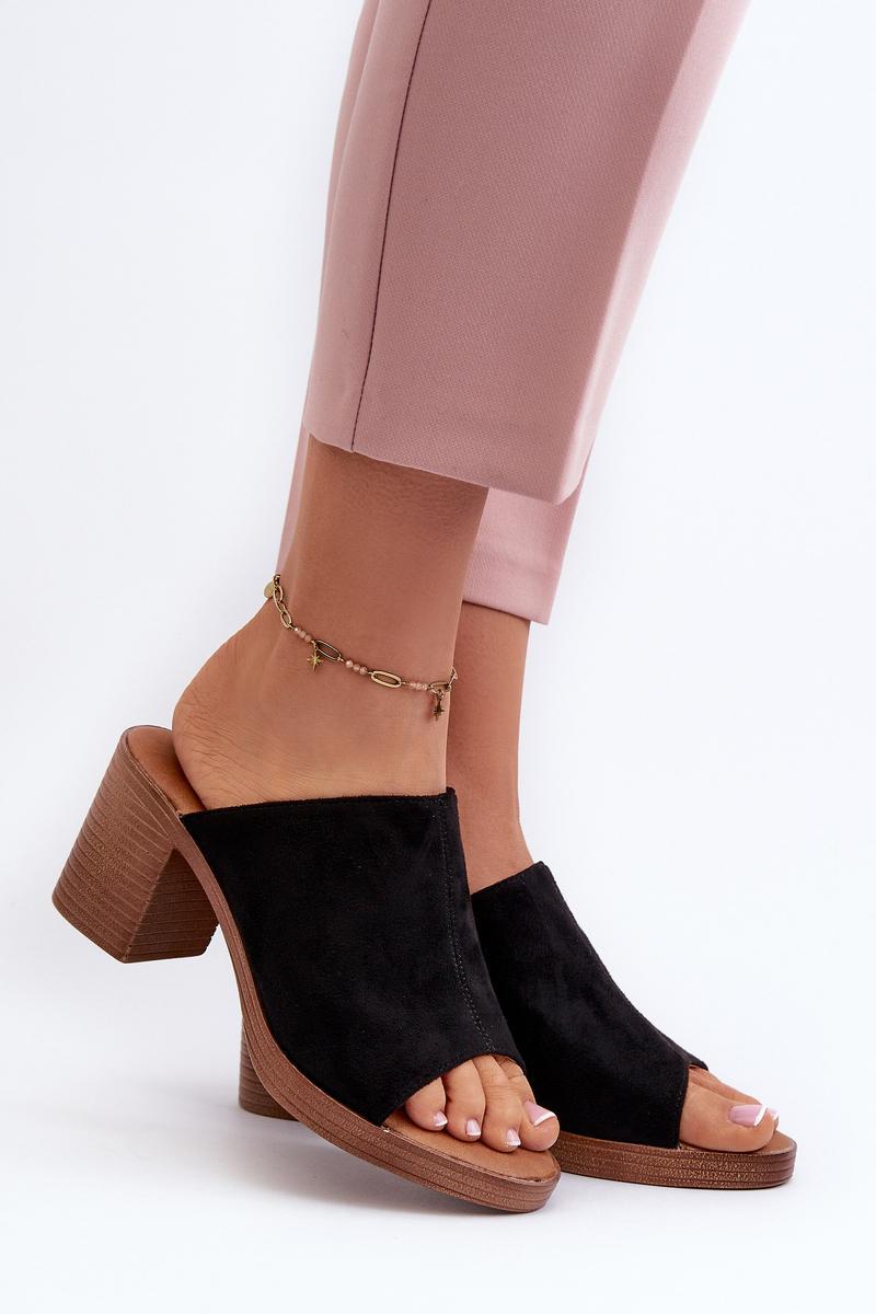 Hakken slippers Step in style