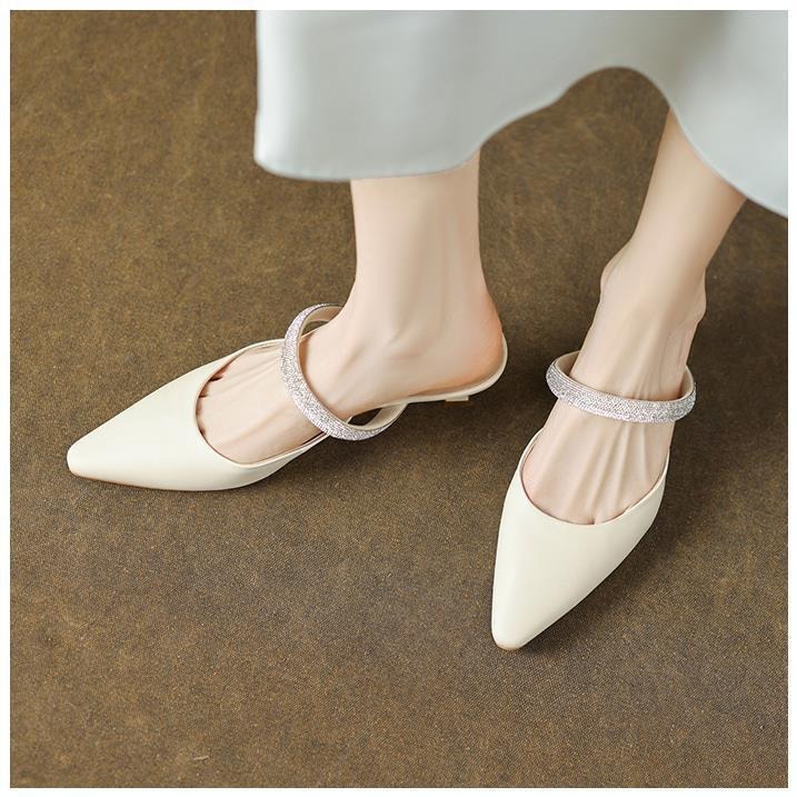 Stylish Stiletto Heels With Rhinestone Detailing And A Closed Toe foto 4
