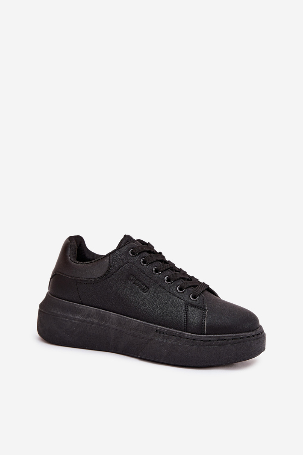 Sportschoenen op een platform Step in style foto 2
