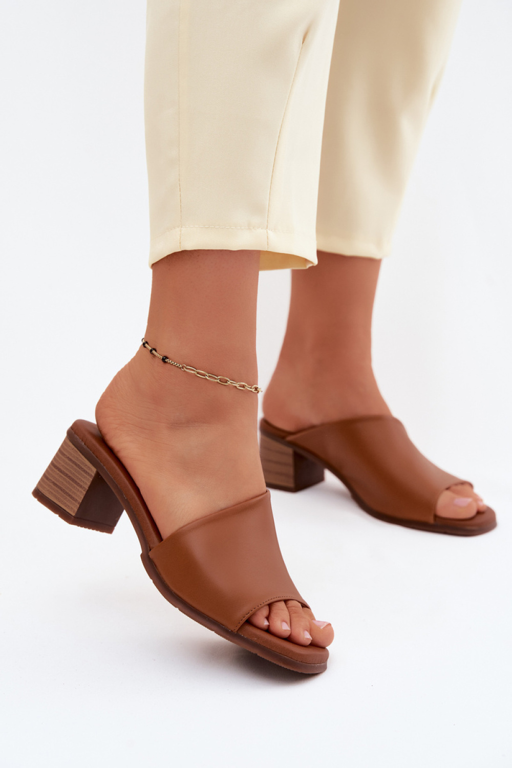 Hakken slippers Step in style
