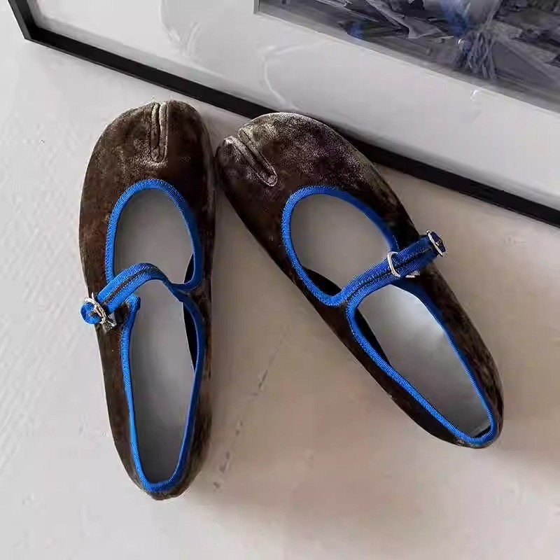 Womens Stylish Ballet Flats With A Single Strap foto 2