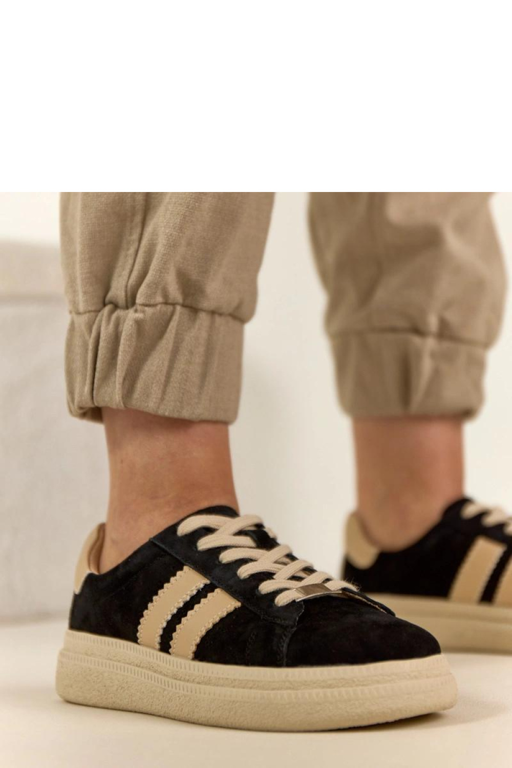Sportschoenen op een platform Solea foto 4