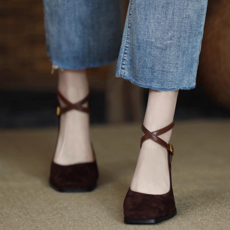 New Womens High Heels In A Retro Style Crafted From Matte Leather With Stylish Patchwork Details foto 4