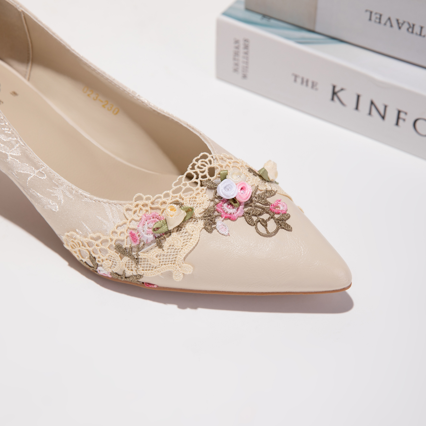 Mint-colored Jacquard Pointed Kitten Heels And Women's Shoes. Lace Flower Embroidery Low-cut Sandals. Gentle And Elegant High-heeled Shoes. Formal And Casual Lady Shoes For Events. foto 3