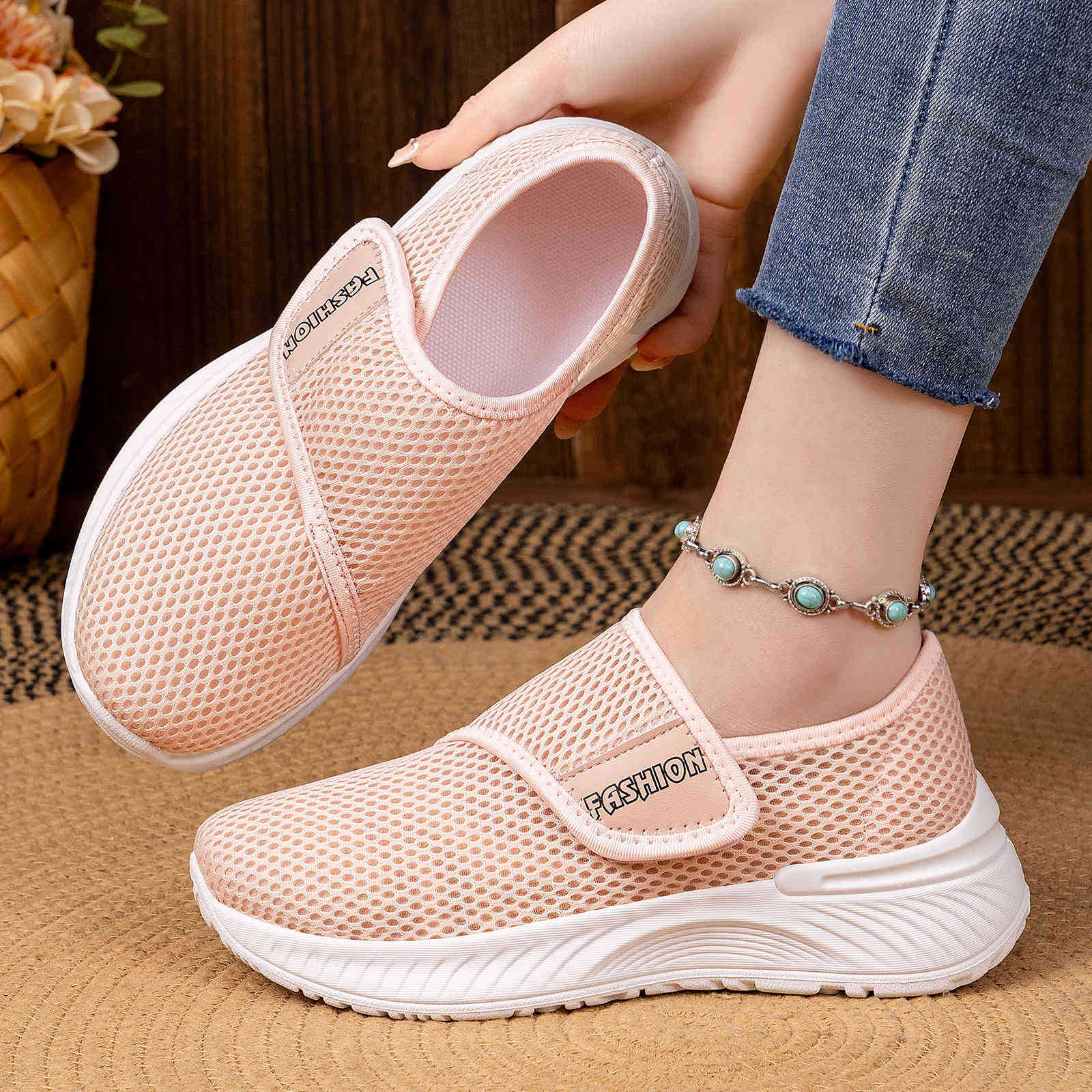 Casual Versatile Velcro Fastened Soft Soled Walking Shoes That Wont Tire Your Feet foto 4