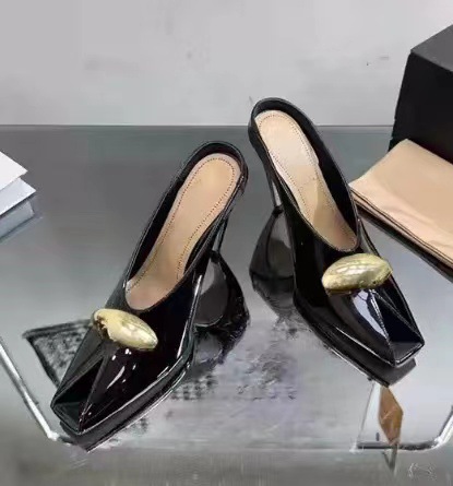 New High-heel Patent Leather Low-cut Shoes With A Square Buckle foto 3