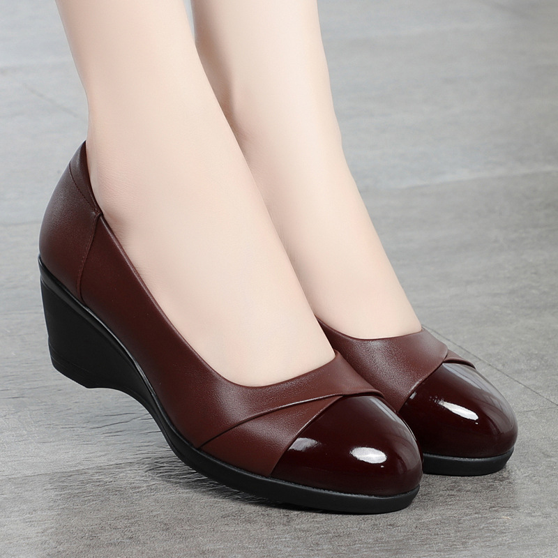 Soft-leather Mid- To Late-life Mom Shoes Comfortable Wedge Leather Shoes foto 4