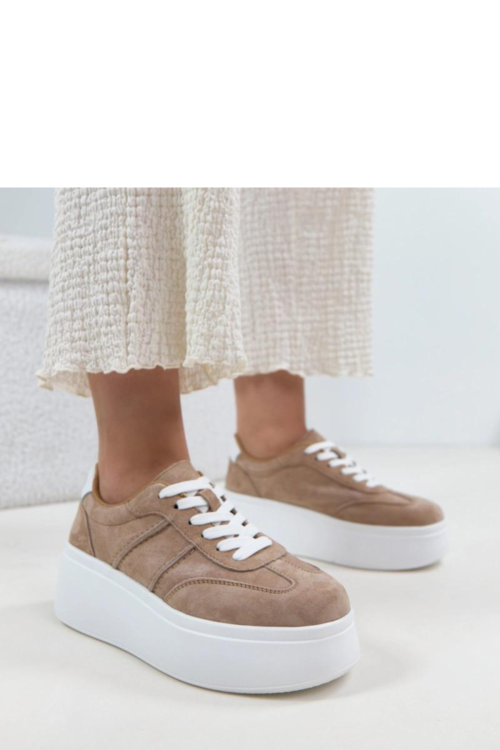 Sportschoenen op een platform Solea foto 2