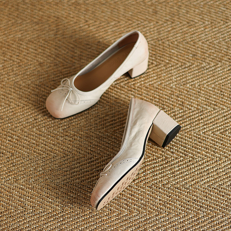 Women's Round Toe Shallow Mouth Gentle Bow Mid Heel Leather Shoes foto 2
