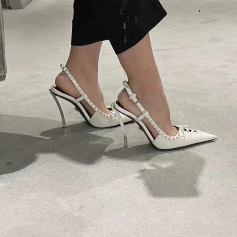 Pointed-toe Rivet-backed Stiletto Heels With A Thin Heel And Lace-up Design foto 4