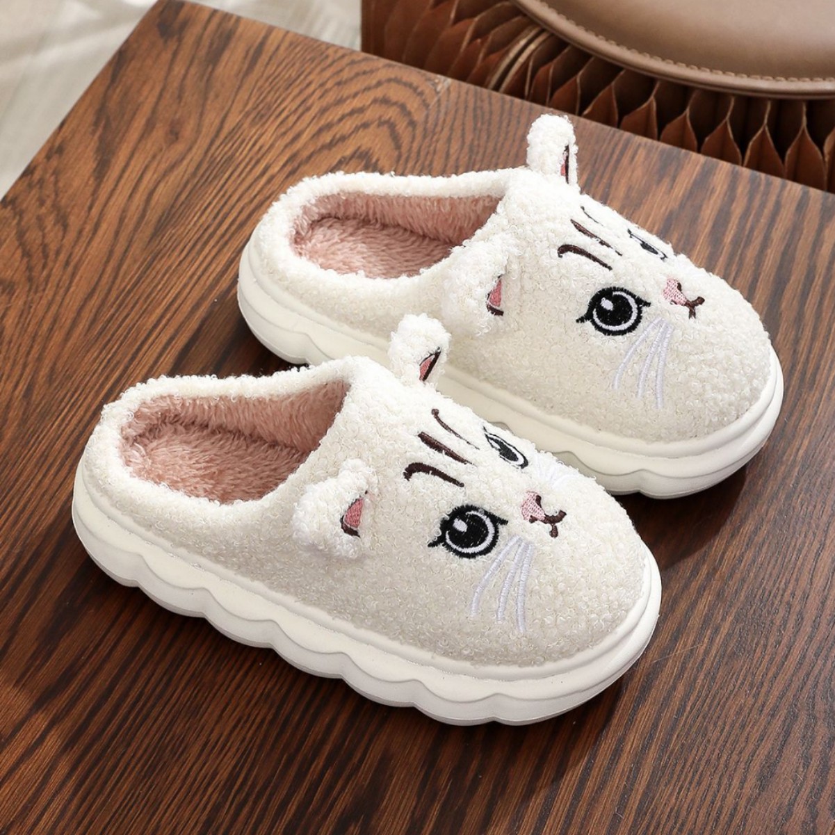 Winter Cartoon Multi-color Cat Fluffy Shoes Home Non-slip Cotton Slippers foto 3
