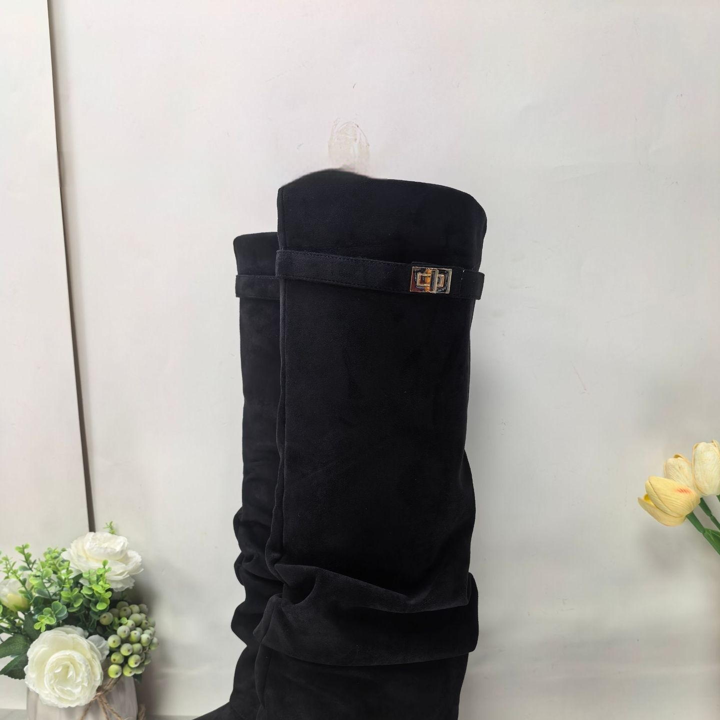 Straight Pleated Metal Buckle Middle Boots Female foto 3