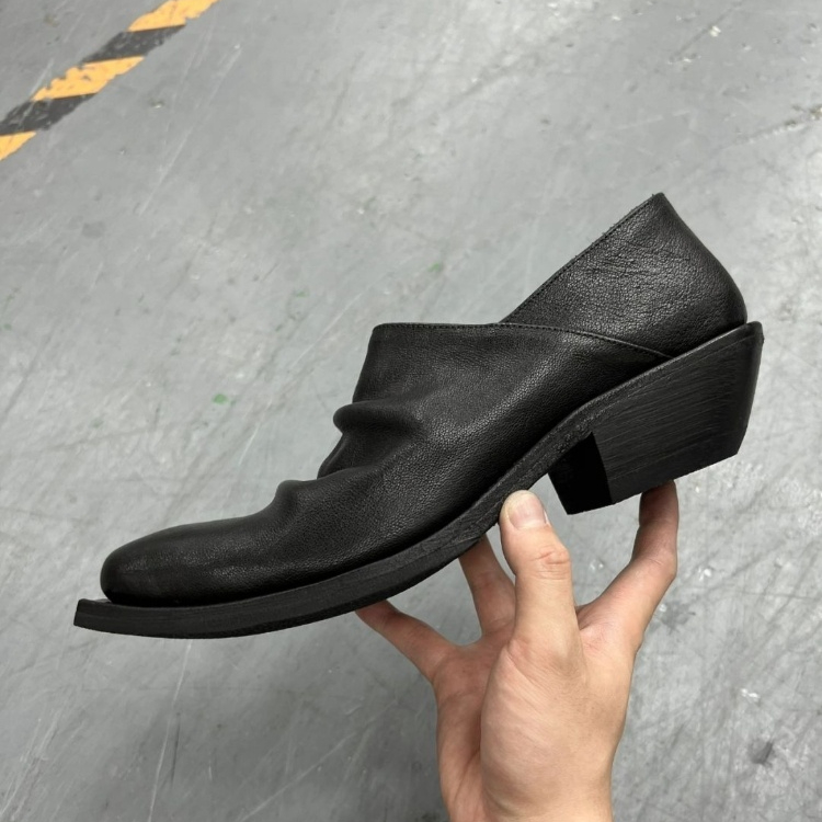 Black Retro Unisex Small Leather Shoes With Height Increase foto 2