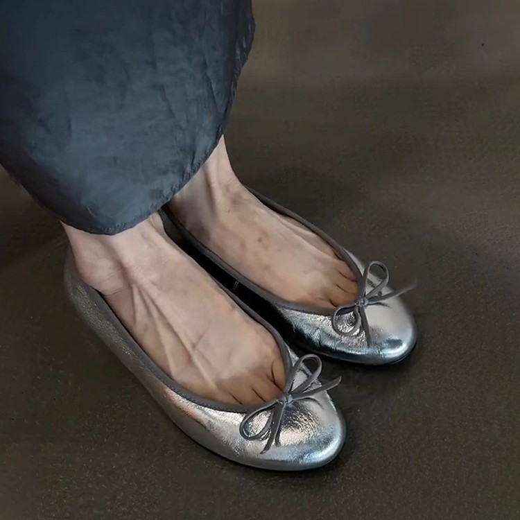 Leather Low-cut Bow Flat Loafers foto 5