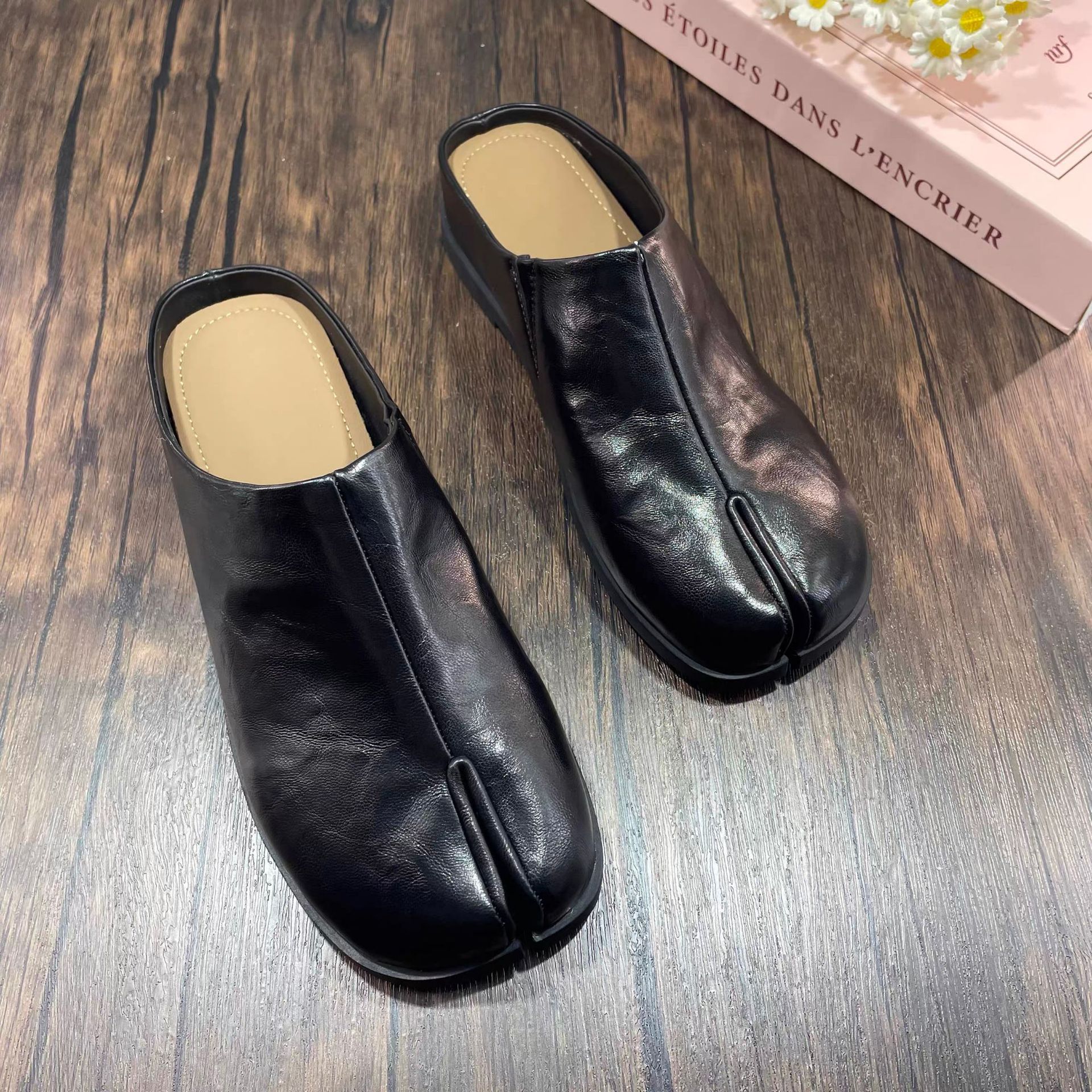 Cowhidestyle Koreanstyle Pigfoot Splittoe Shoes For WomenNiche Design foto 2