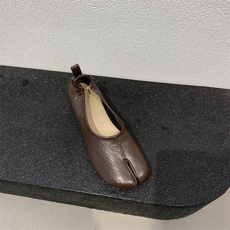 Women's Simple Split Toe Horseshoe Peas Chunky Heel Pumps foto 4