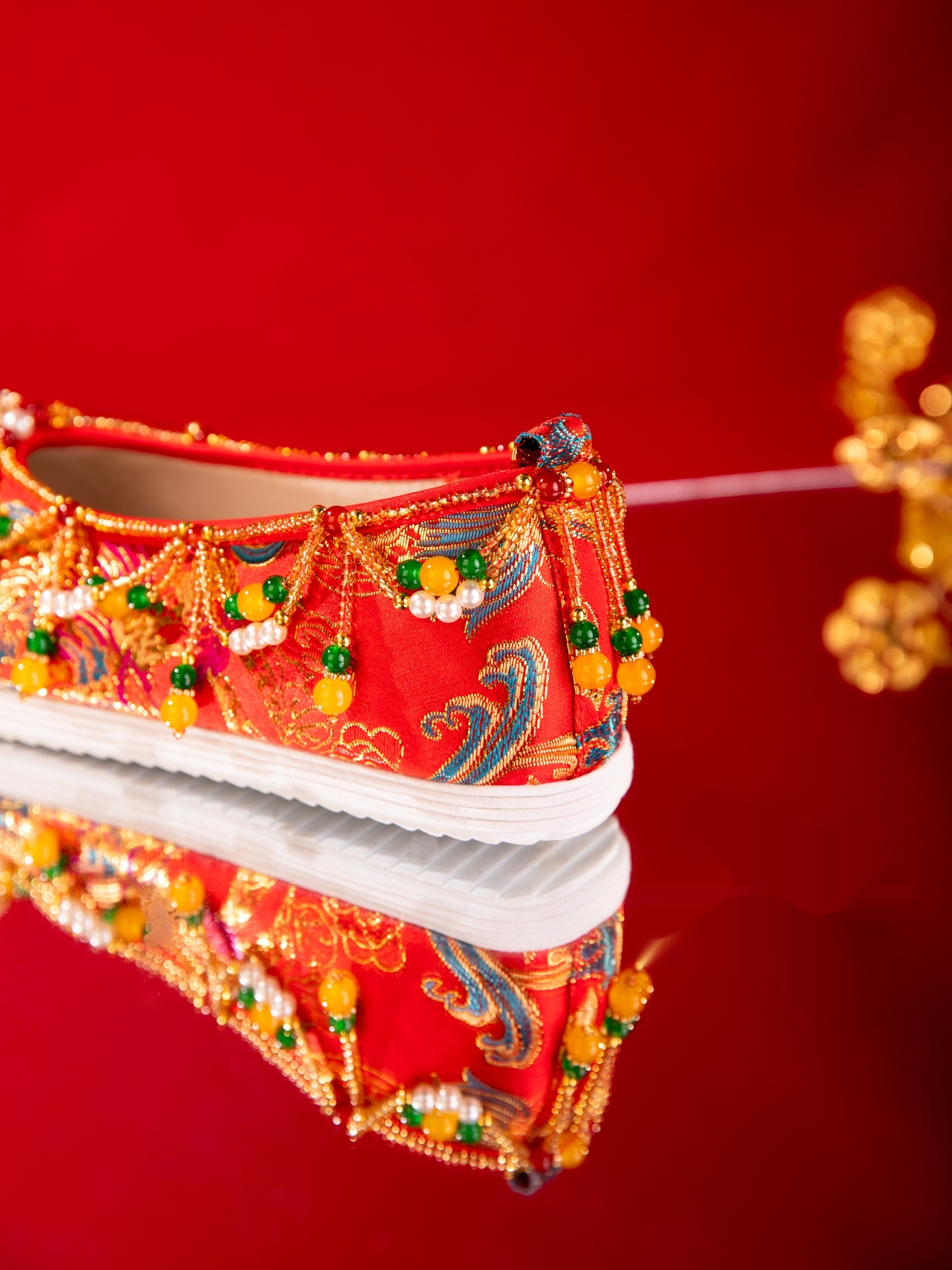 Original Handmade Red Hanfu Wedding Shoes, Chinese Bride Tassel Embroidered Xiuhe Hanfu Platform Shoes For Women foto 5