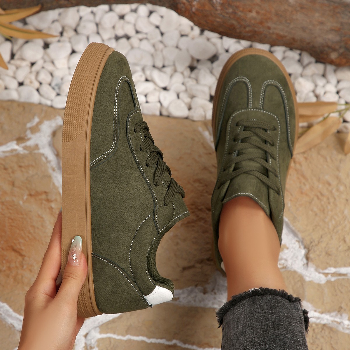 Womens Suede White Sneakers Casual Sports Shoes foto 3