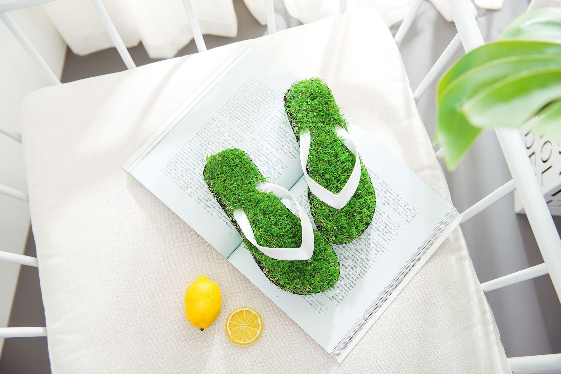 Couple's Artificial Grass Slippers Creative Turf Home Slippers Beach Slippers foto 2