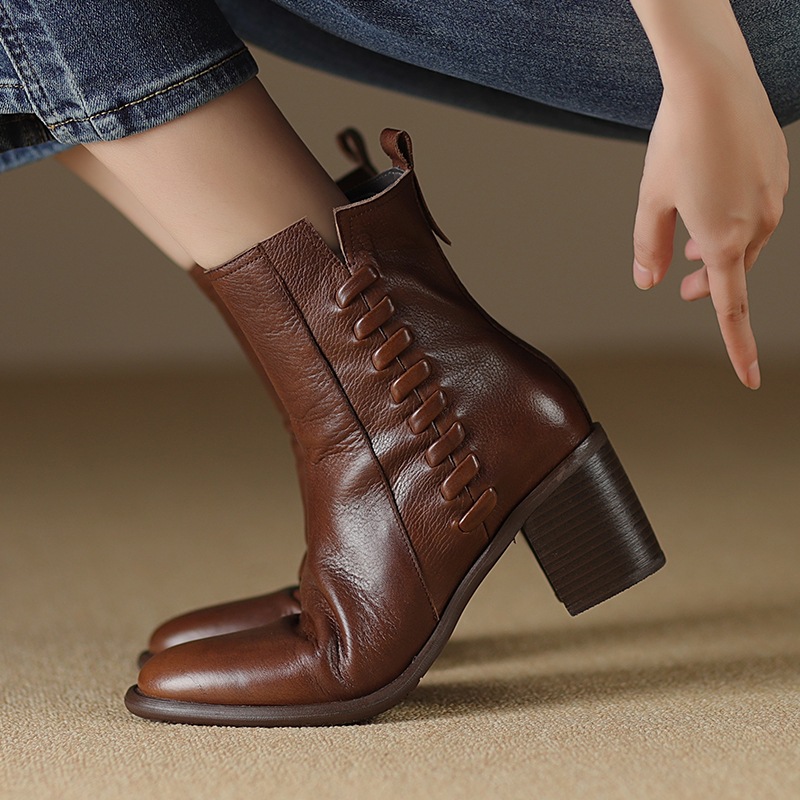 Retro British-style Dr Martens Boots With A Round Toe And Chunky Heel foto 3