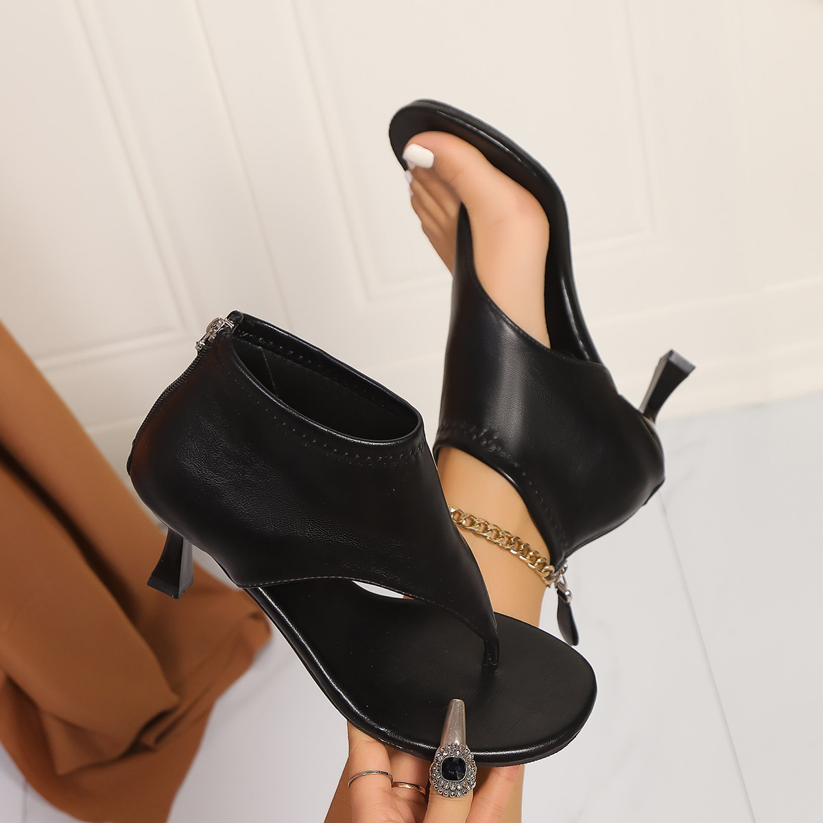 Fashionable Thong High-heeled Sandals With A Back Zipper And Stiletto Heel For Women foto 3