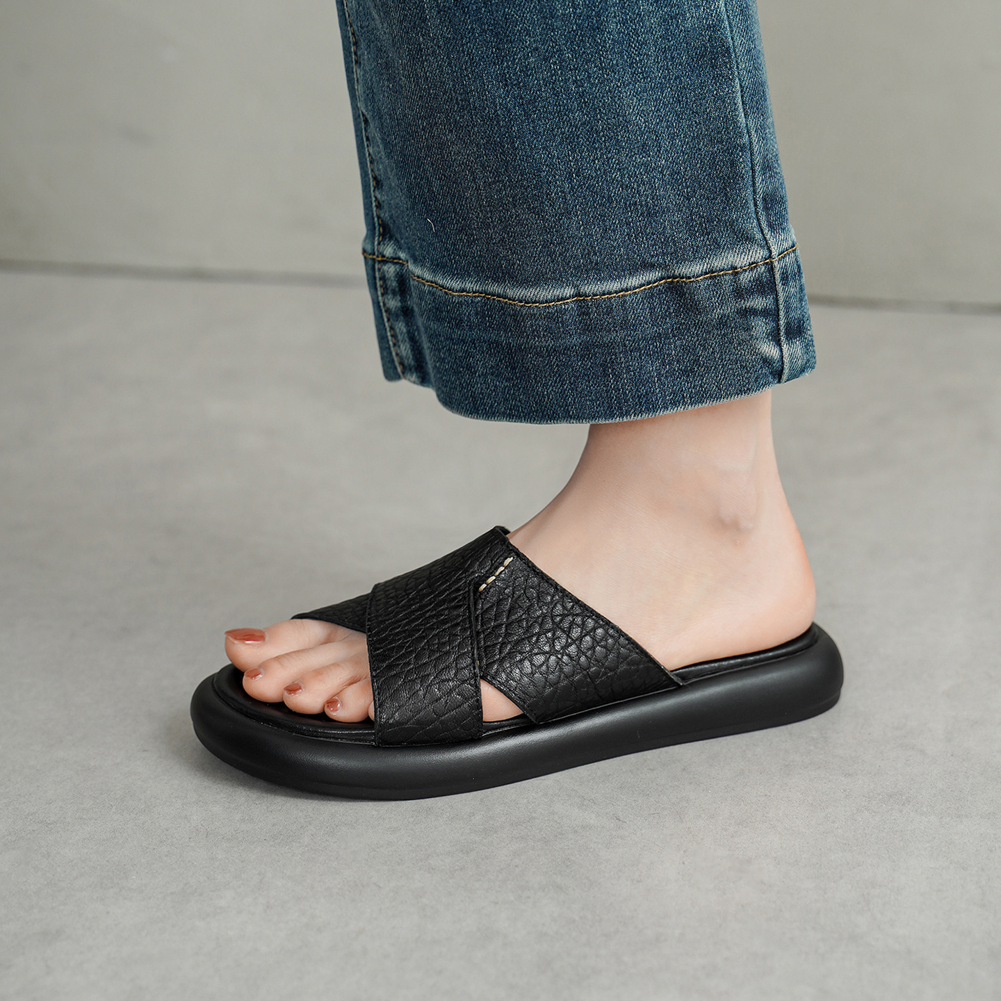 Women's Handmade Full-Grain Sheepskin Crisscross Strap Slide Sandals, Comfortable Platform Open-Toe Slippers foto 3