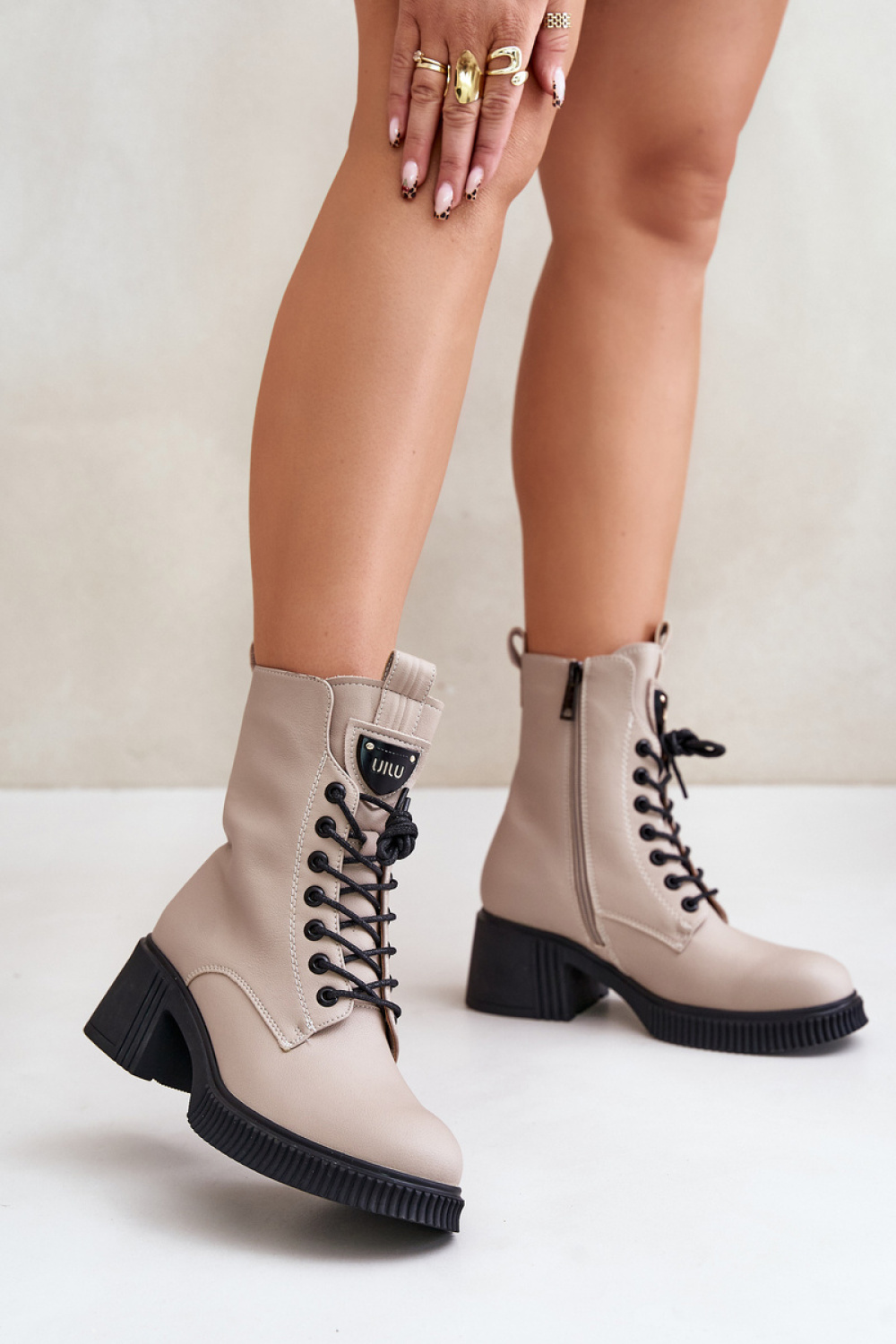 Laarsjes met hoge hak Step in style