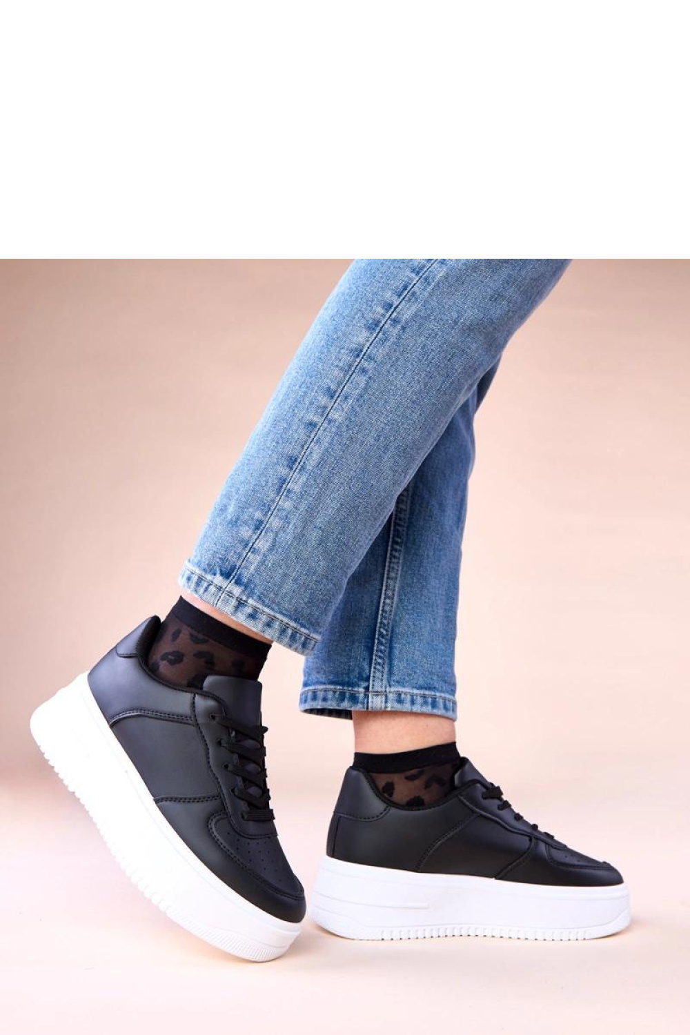 Sportschoenen op een platform Solea foto 3
