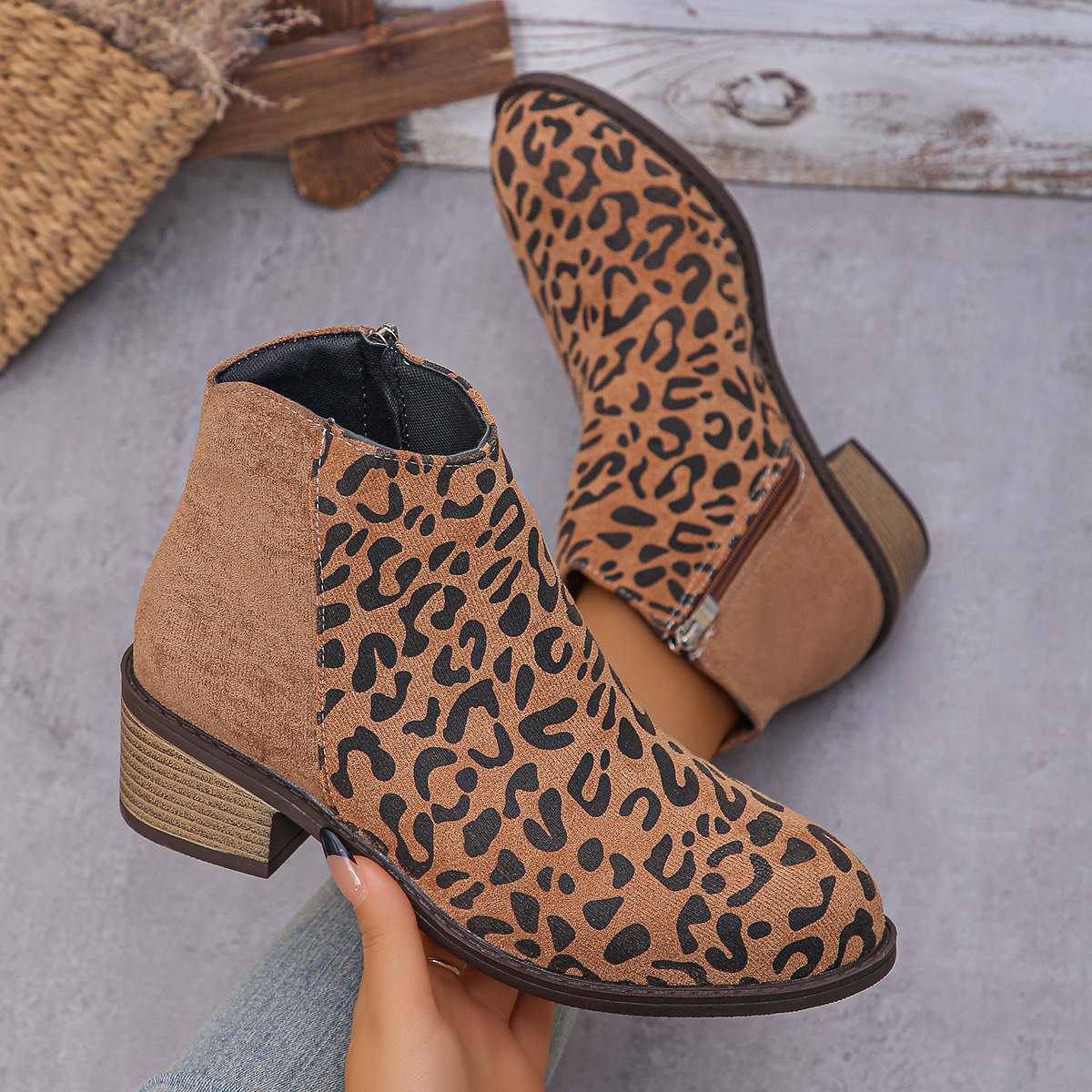 Women's Leopard Print Winter Chelsea Boots foto 4