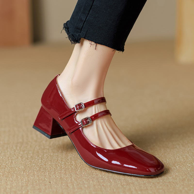 Womens Red Low-heeled Peep-toe Pumps foto 4