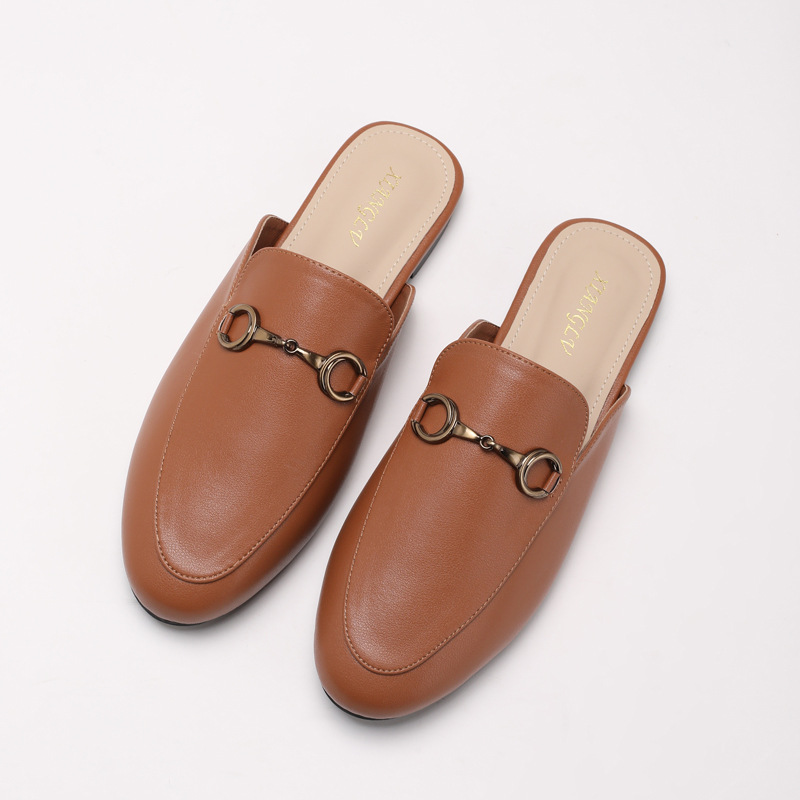 Flat-bottomed Slip-on Loafers With Horsebit Buckles And A Closed Toe foto 3