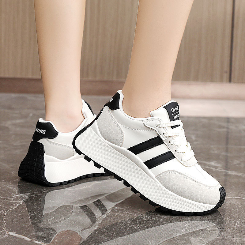 Womens Thick Soled Leather Patchwork Height Increasing Sneakers foto 3
