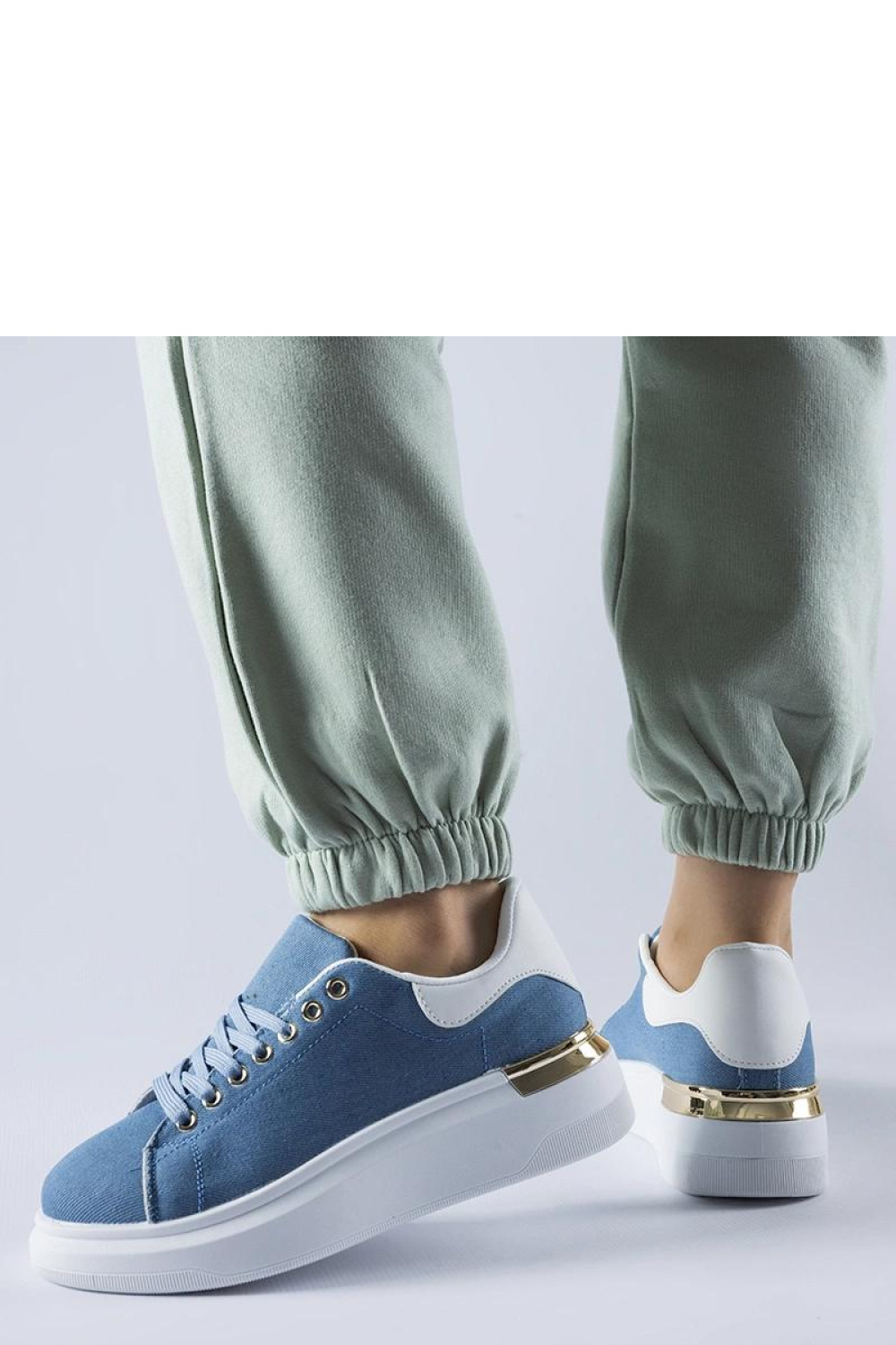 Sportschoenen op een platform Solea foto 3