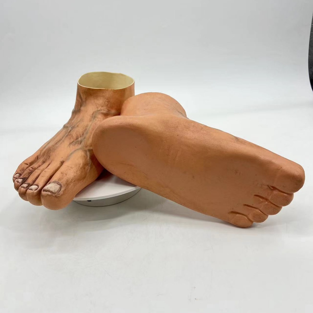 Caveman Slippers Funny Latex Beach Shoes foto 3