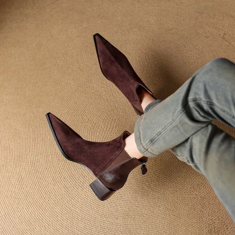 Matte Square-toe Dr Martens Boots For Fall And Winter foto 3