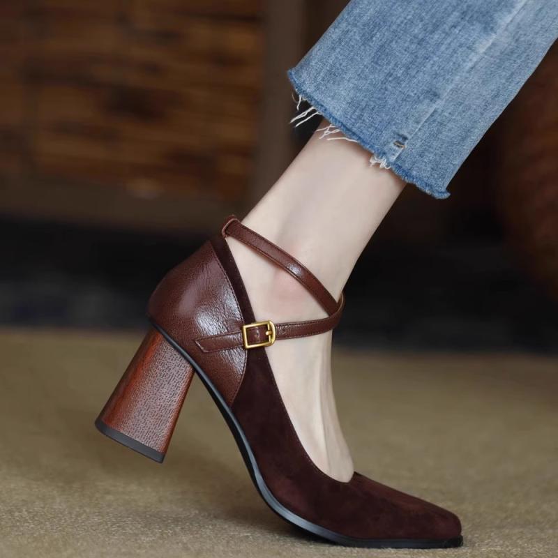 New Womens High Heels In A Retro Style Crafted From Matte Leather With Stylish Patchwork Details foto 2