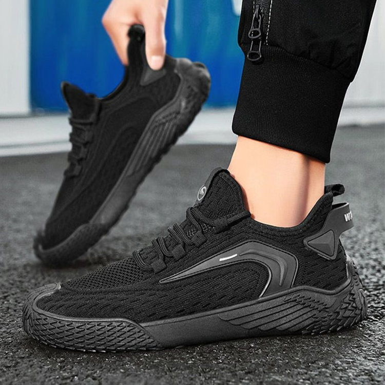 Breathable Flying Mesh Sports Shoes Casual Lightweight Lace-up Sneakers For Men foto 2