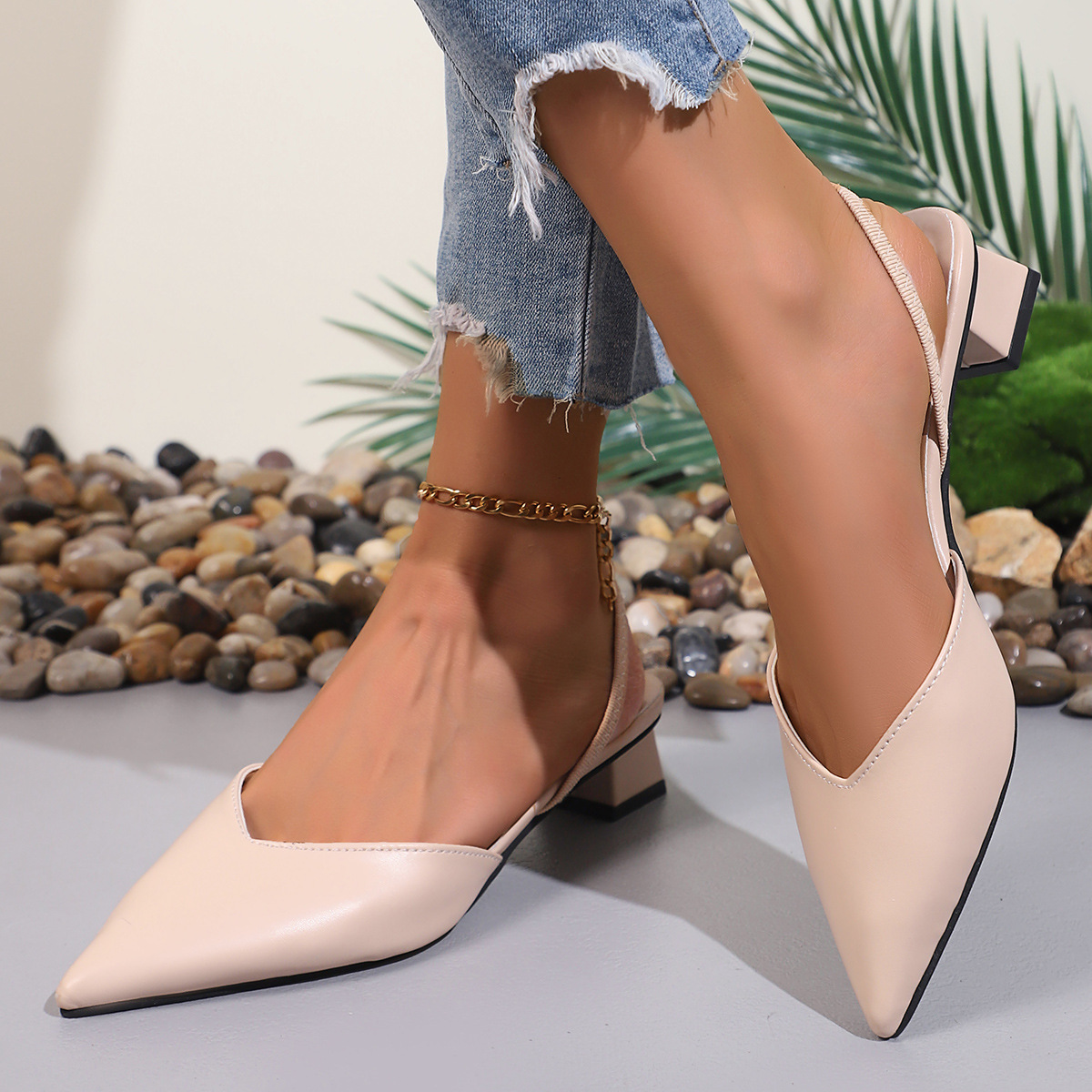 Fashionable New Style Low-Heel Square-Heel Womens Sandals And Slippers foto 2