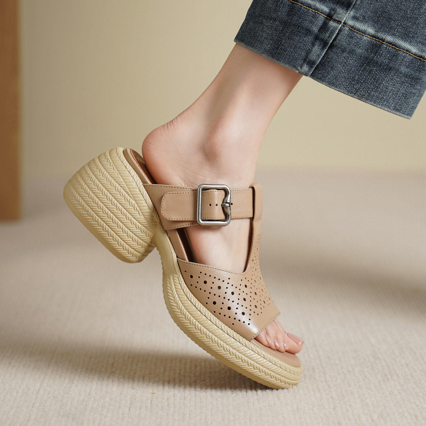 Premium Handmade Washed Leather Perforated Mule Sandals, Women's Chunky Platform T-Strap Slides foto 4